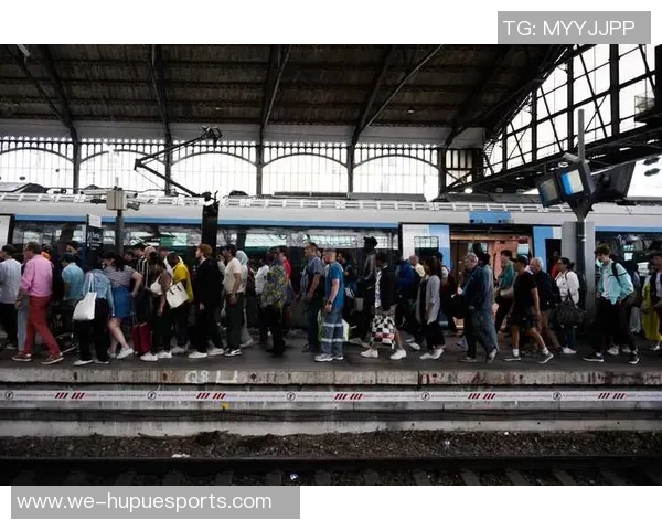 官方：巴黎警方暂时约束客队球迷交通方法，拜仁方面无法承受